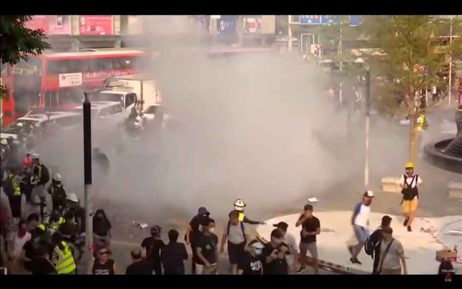 香港和澳門同為中國實行一國兩制的區域,而今兩地命運卻大不相同。(Photo by 影片截圖)
