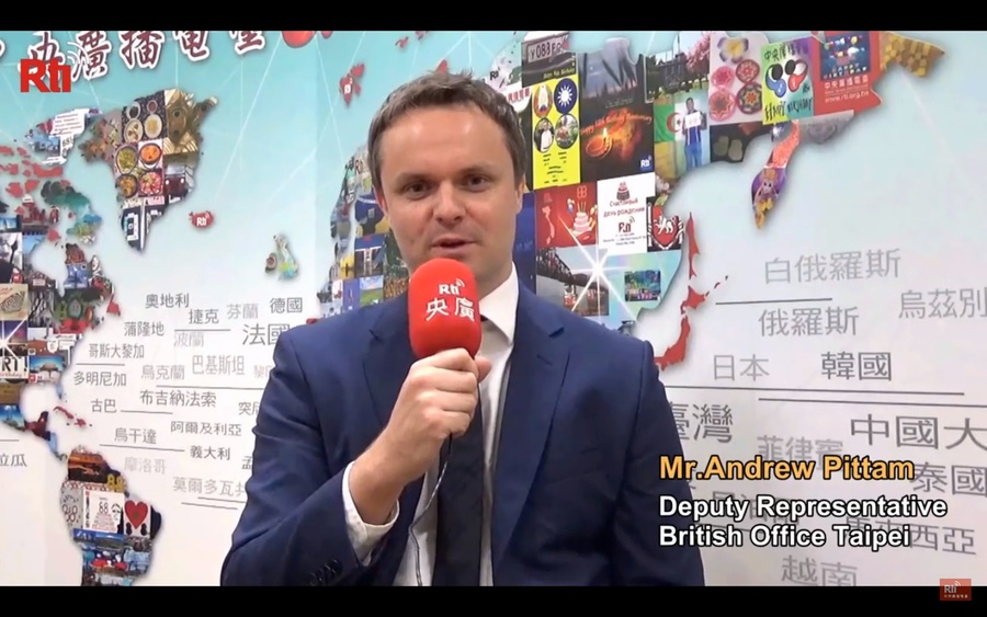 英國在台辦事處副代表畢騰安,分享英國政府和企業如何同心對抗氣候變遷。(Photo by 影片截圖)