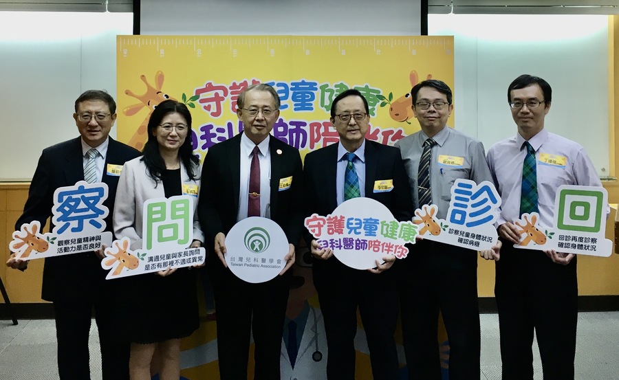 兒科醫學會於20日記者會中提出4口訣「察、問、診、回」。(photo by施凱文/台灣醒報)