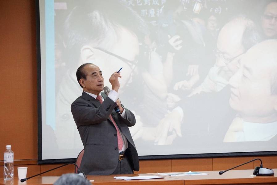 王金平細數自己從政經歷,選過5次立委都靠自己開拓選票,鼓勵年輕人不要怕苦。(photo by 王金平辦公室)