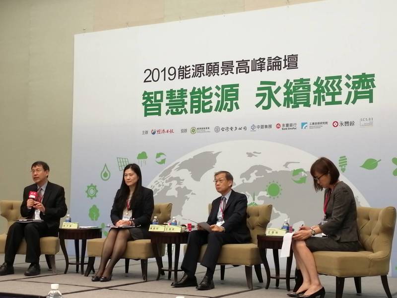 蔡政府能否在2025年前離岸風力發電達到55億瓦?中鋼總經理王錫欽認為機會與挑戰並存。(Photo by 林祐任/台灣醒報)