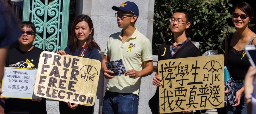 面對香港泛民大勝,中國媒體選擇沈默,並順勢反咬,認為外國勢力干預大選。(photo by Wikipedia)
