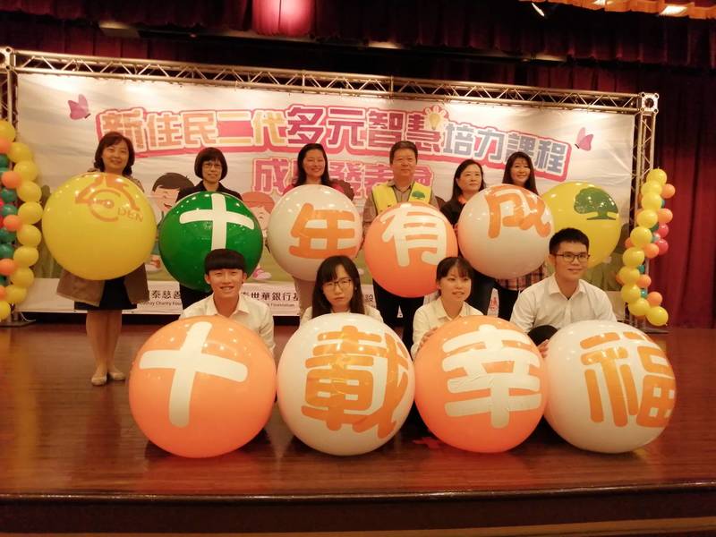 「多元智慧培力課程」十年成果展中,聚集已屆大學和剛踏入小學的新二代,熱鬧非凡。(Photo by 林祐任/台灣醒報)