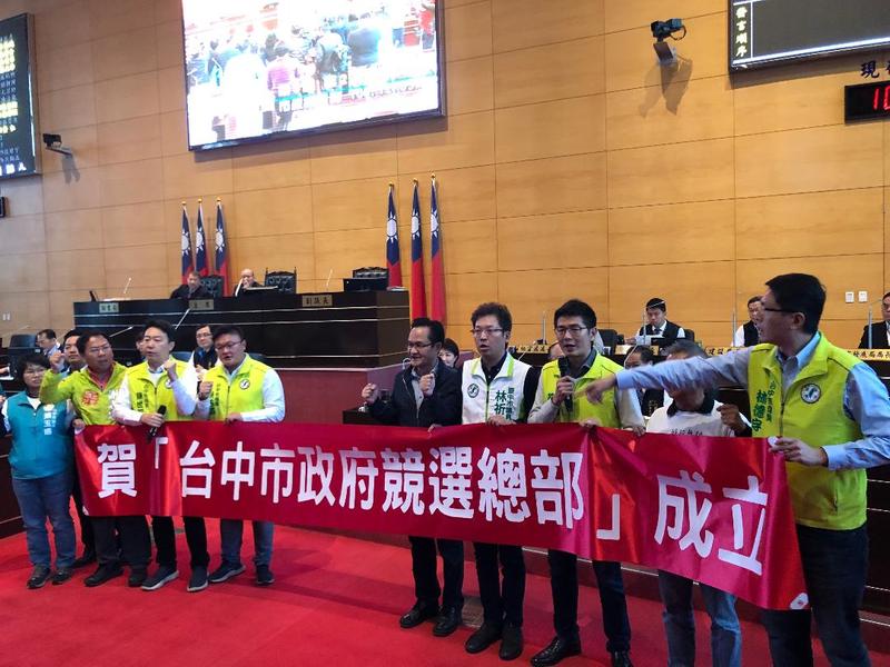 民進黨議員在總質詢首日,動員狠批市府成了競選總部;國民黨黨團議員指責行政不中立才是民進黨專利。(photo by 劉東皋/台灣醒報)