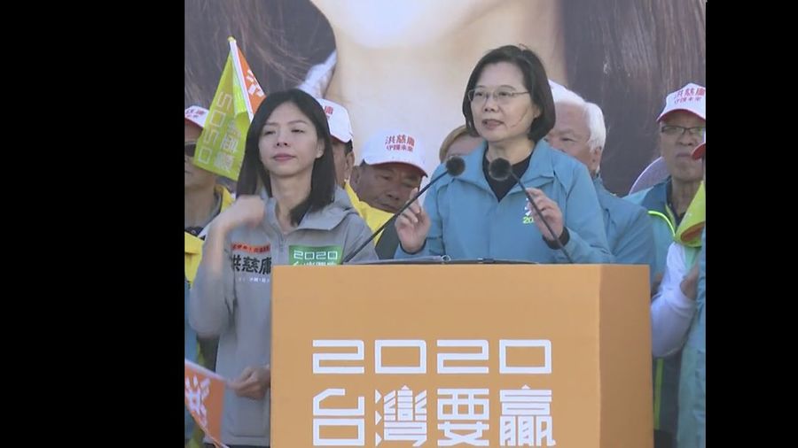 蔡英文力拱洪慈庸,宣稱洪和國民黨對手楊瓊瓔已經黃金交叉。(photo by 網路截圖)