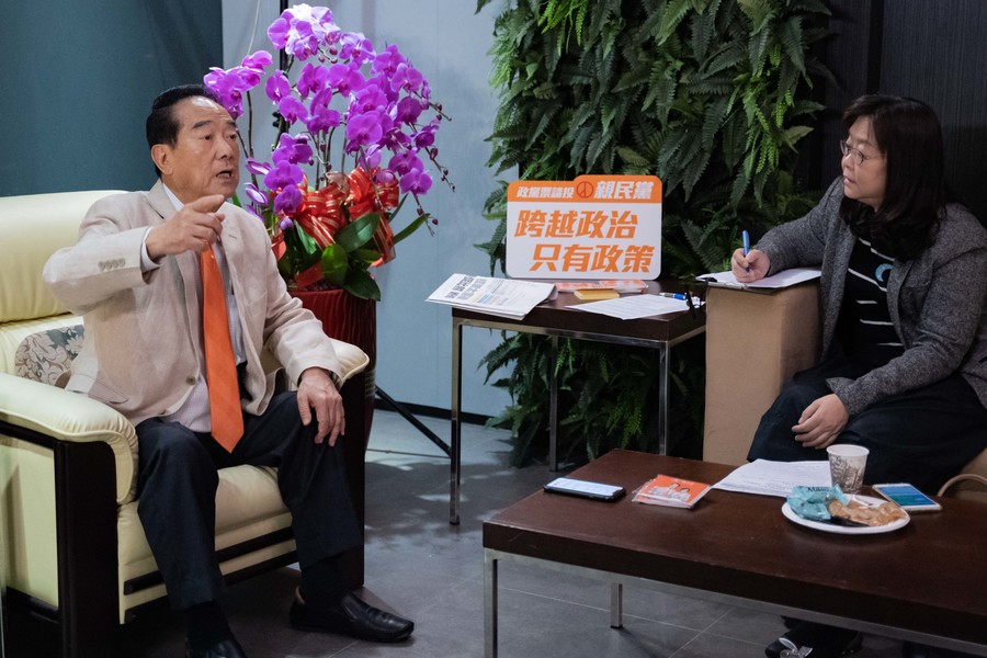 宋楚瑜11日受訪時表示,蔡英文受派系綁架,韓國瑜無行政經驗,都不是很好的總統人選。(photo by 張元融/台灣醒報)