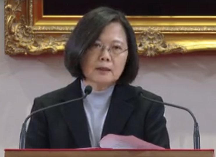 蔡總統在元旦文告中針對兩岸關係嚴肅地提出「四個認知」。(影片截圖)