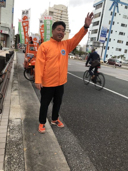 來自沖繩的日本國會議員下地幹郎承認收受中國公司100萬的費用,以獲得關說。(photo by Twitter)