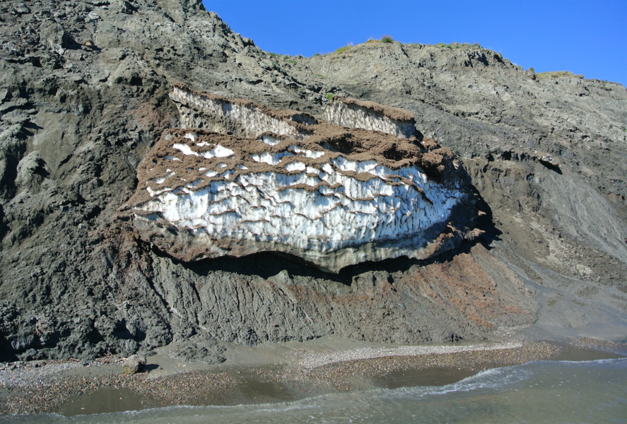 氣候暖化與北極海海冰和永凍土都有關。(photo by Wikimedia)