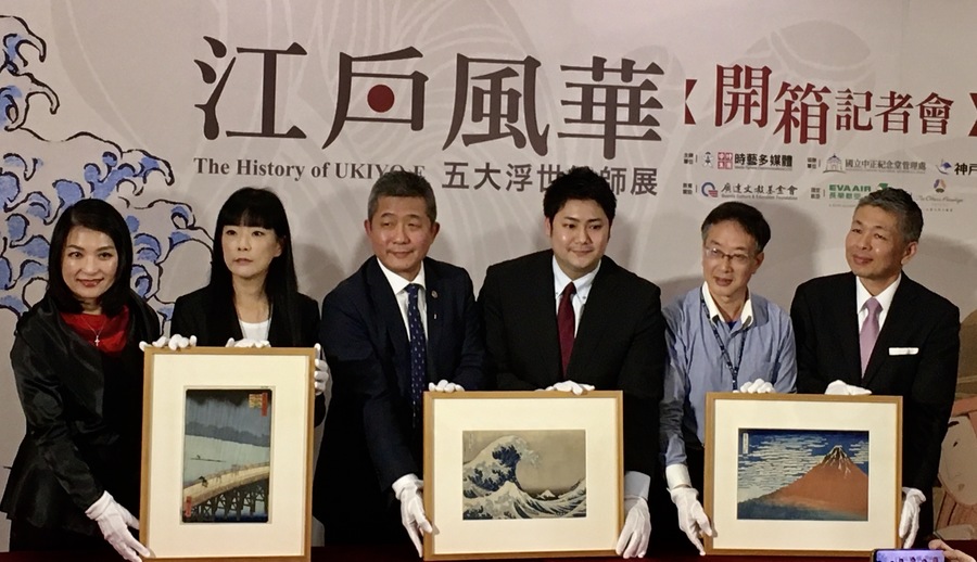 國立中正紀念堂將舉辦浮世繪展,13日搶先曝光葛飾北齋《神奈川沖浪裏》、《凱風快晴》及歌川廣重的《大橋驟雨》。(photo by 施凱文/台灣醒報)