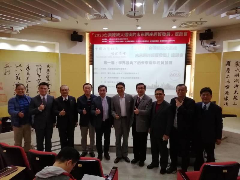 「2020台灣總統大選後未來兩岸經貿發展」座談會13日登場,前崑山大學副教授吳漢表示,選後將維持「政治冷、經濟熱」的局勢。(Photo by 林祐任/台灣醒報)