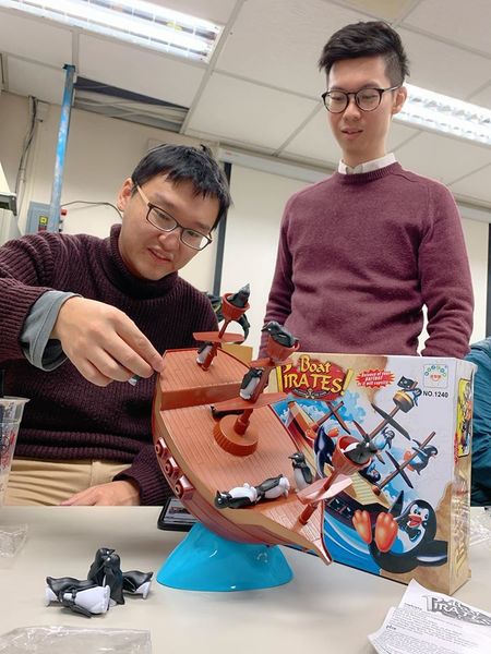 談到最適合春節連假闔家同歡的桌遊,台大桌遊「買飯團」成員紛紛推薦心目中的優質派對遊戲。(photo by台大桌遊「買飯團」)