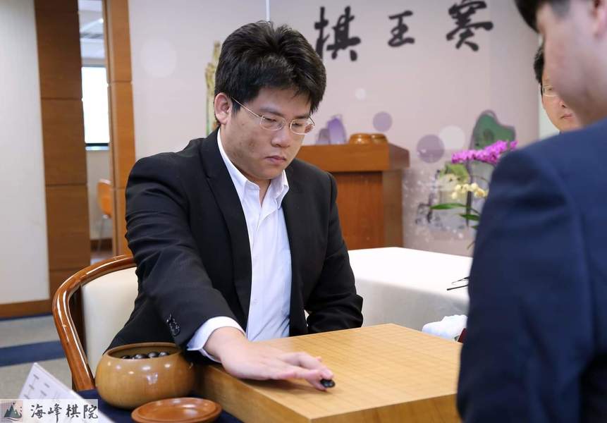 清華大學畢業的職業圍棋好手王元均睽違2年再奪棋王賽冠軍,重返台灣圍棋第一人寶座。(photo by 海峰棋院)