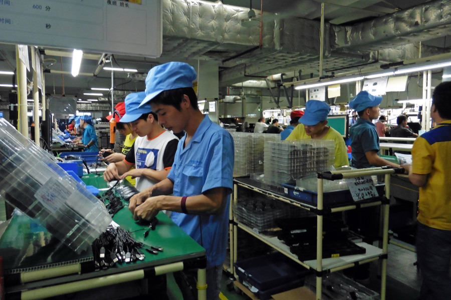 對於不得不復工的企業來說,降低病毒傳播的機會是首要之務,許多企業要求員工錯開用餐時間。(Photo by Wikimedia Commons)