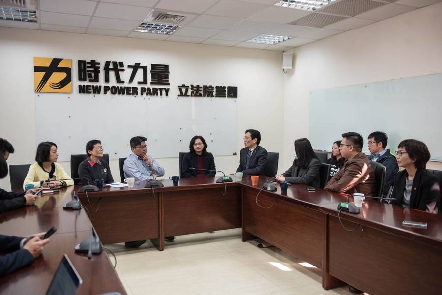 民眾黨總召賴香伶會後表示,「雙方黨團辦公室在樓上樓下」,期盼未來能夠攜手在國會推動法案。(Photo by 時代力量)