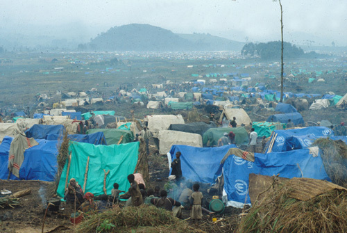 在墨西哥接壤美國的城市馬塔莫羅斯,成千上萬的人聚集居住在一個營地(示意圖)中,等待美國庇護的申請能通過。(photo by Wikipedia)