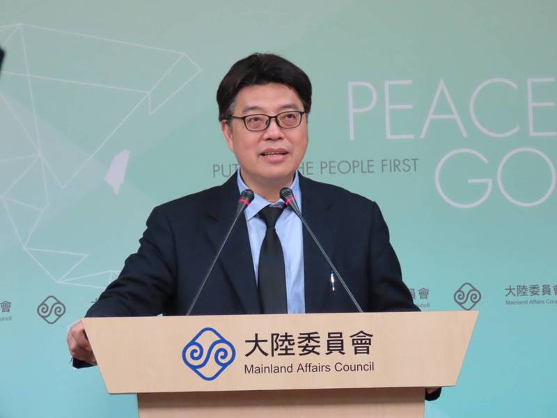 被問到第2批包機的進展時,任憑記者如何追問,陸委會副主委邱垂正仍不願多做說明。(Photo by 林祐任/台灣醒報)