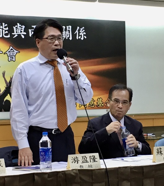 台灣民意基金會董事長游盈隆指出,蔡英文正處於新一波的政治能量巔峰。(photo by 施凱文/台灣醒報)