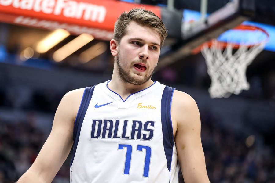 NBA因疫情封館2週後,美國疫情卻日漸嚴重,儘管如此,達拉斯獨行俠隊老闆庫班及眾球星依然保持樂觀。圖為獨行俠隊新星唐契奇。(photo by Twitter)