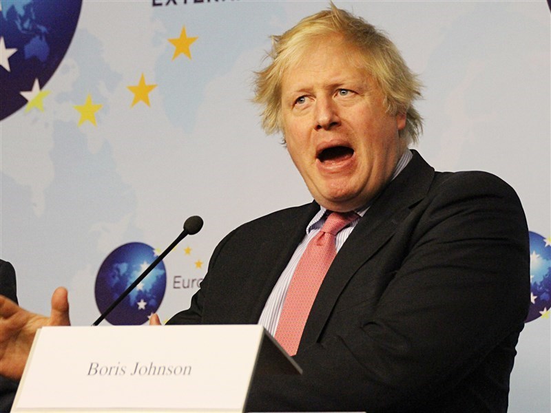 英國首相強森公告確診新冠肺炎,英國衛報也引述英國首席醫療官確認此事,震驚了英國與國際社會。(中央社)