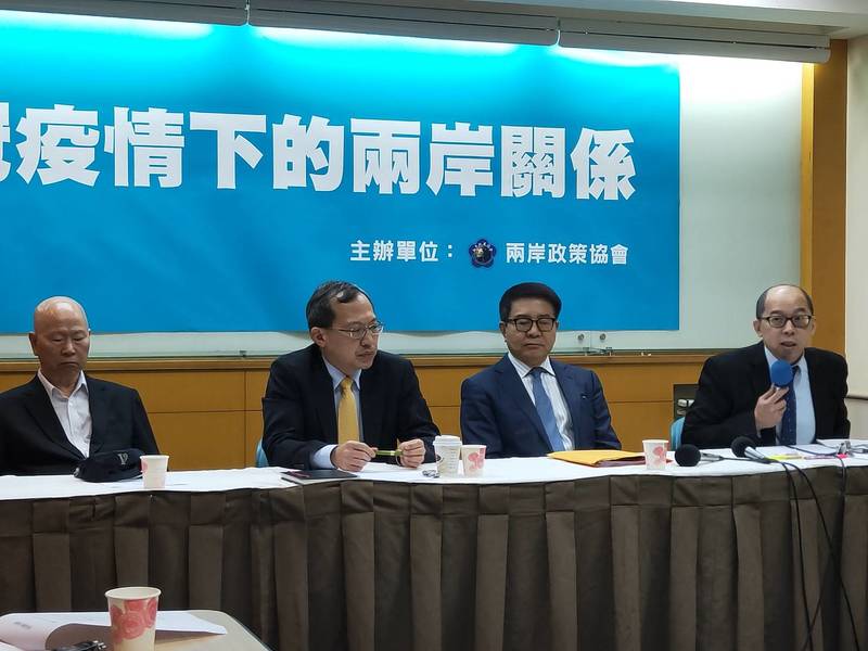 30日的兩岸政策協會記者會上,學者、立委們紛紛呼籲台灣將「武漢肺炎」在官方用語正式更名為「新冠肺炎」,對中國釋出更多善意。(Photo by 呂翔禾/台灣醒報)