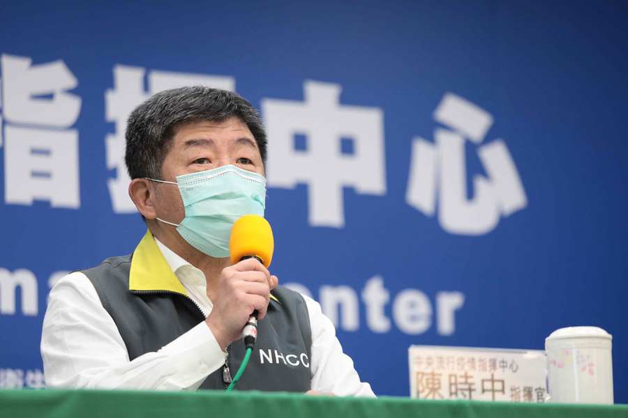 中央疫情指揮中心指揮官陳時中6日表示,會再視連假後疫情爆發情況調整五一勞動節放假與否。(photo by疫情指揮中心)