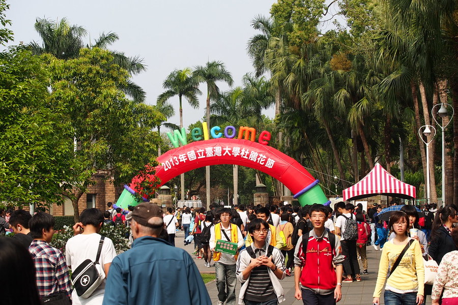 吳永乾認為,若學校的財務狀況不佳,學生人數再多也很難永續經營。(Photo by othree via Flickr)