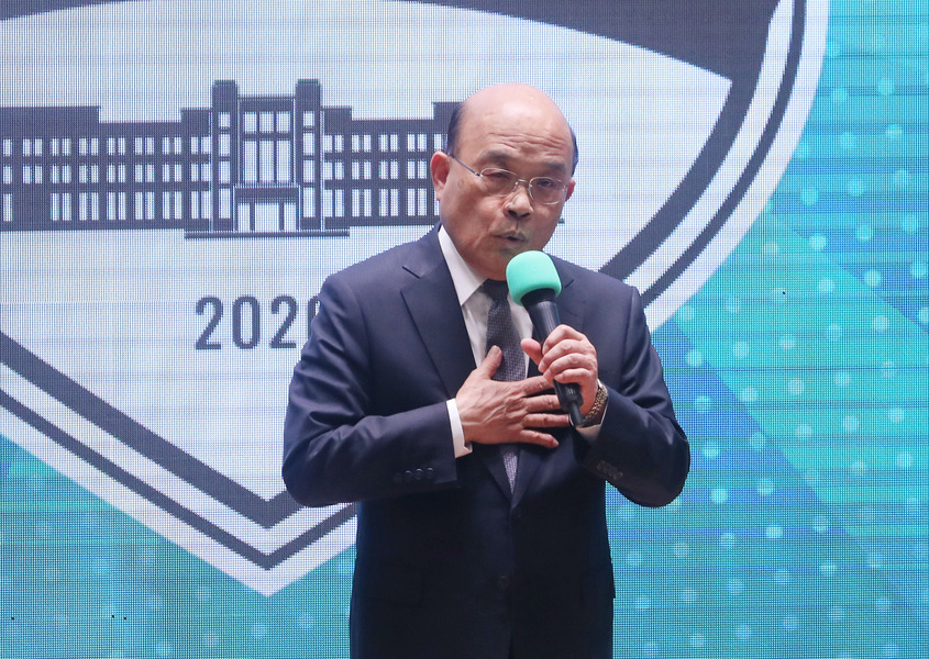 蘇貞昌表示,針對紓困造成的亂象,他願意扛下責任,除了要向所有第一線承辦同仁表達感謝,也再度向國人致歉。(Photo by 林祐任/台灣醒報)