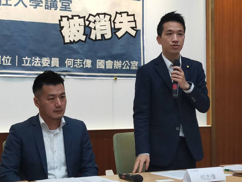 民進黨立委何志偉(右)質疑,私立大學碰到陸生,學術自由就轉彎,侵害教授傳授知識的權益。(Photo by 呂翔禾/台灣醒報)