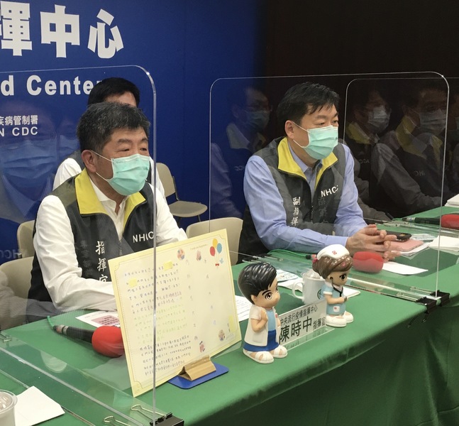 疫情中心指揮官陳時中13日向媒體表示收到小朋友寄給他的打氣信件及存錢筒。(photo by 施凱文/台灣醒報)