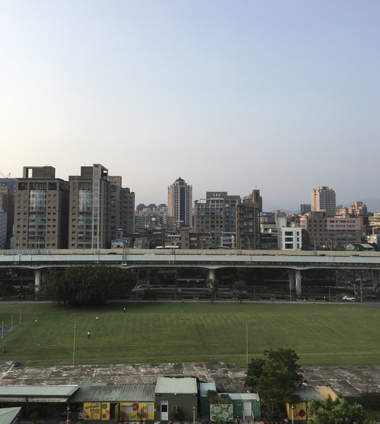 天氣即時預報表示,中颱黃蜂影響台灣機率不大,但其外圍環流將在16日起逐漸帶來雨勢,下週全台則須慎防梅雨鋒面。(photo by 施凱文/台灣醒報)