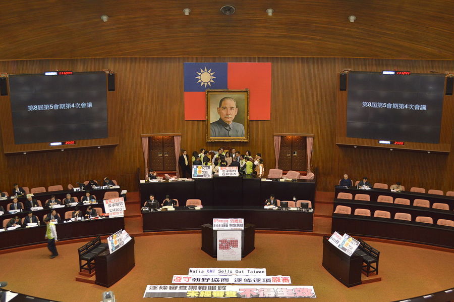 台灣的國會政治日益多元,執政的民進黨應廣納各黨意見。(Photo on 維基百科)