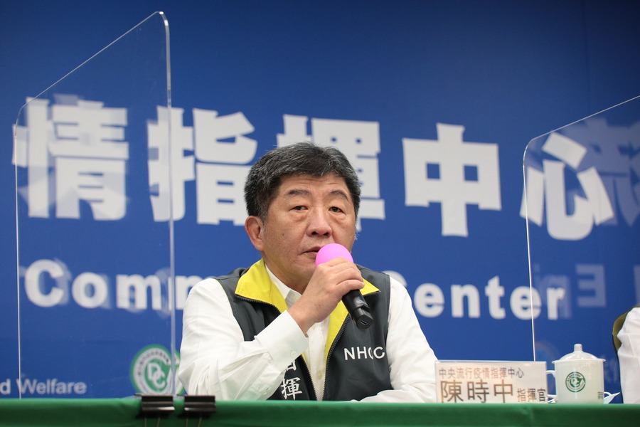 疫情中心指揮官陳時中18日宣佈連續11天零確診,並表示將放寬客機載貨的航點。(photo by 中央疫情指揮中心)