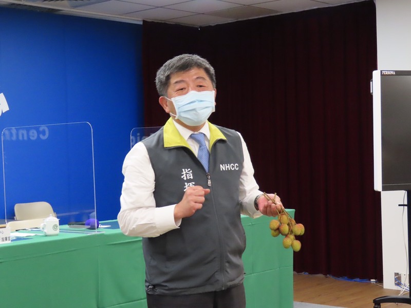 疫情中心指揮官陳時中20日宣佈零確診,並表示疫情會像「玉荷包」荔枝一樣一大串,也幽默說記者會去墾丁是因為他想去。(photo by 施凱文/台灣醒報)