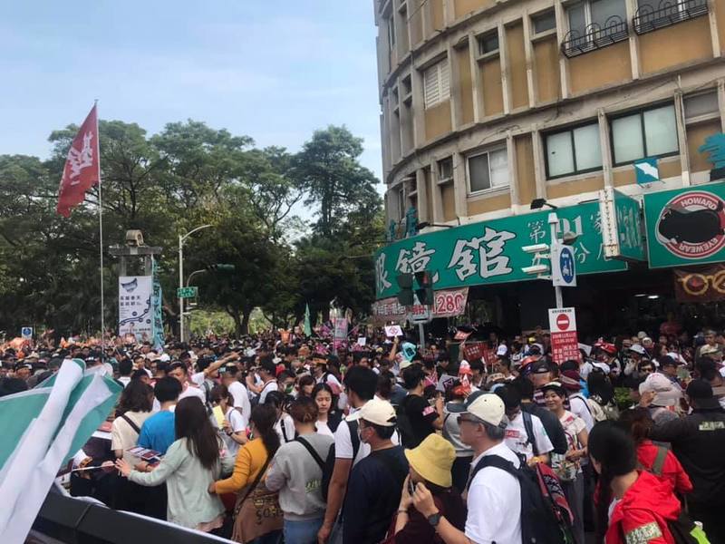 罷免高雄市長韓國瑜的投票在即,專家認為,投票結果通過的可能性不高。(photo by 臉書截圖)