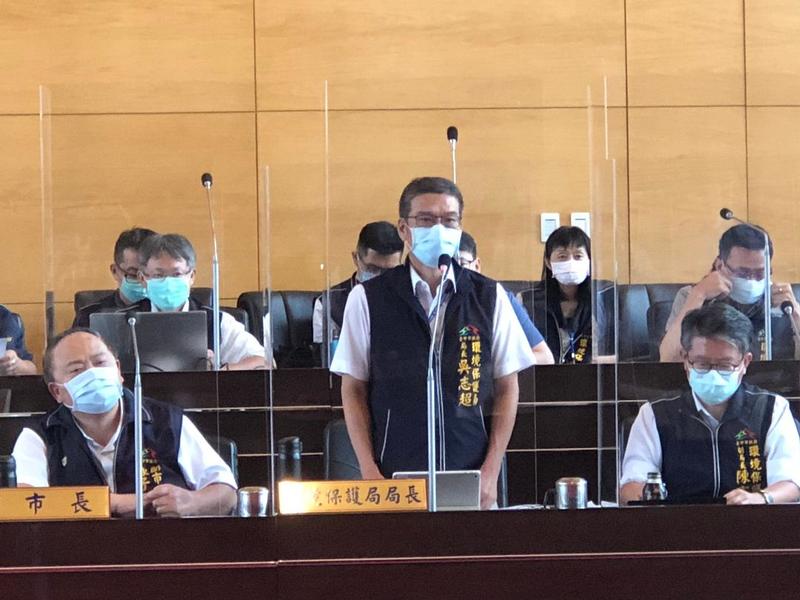 台中市環保局長吳志超4日承認目前並無阻止中火重啟舊機組的權力,正準備重提新的生煤管制條例。(photo by 劉東皋/台灣醒報)