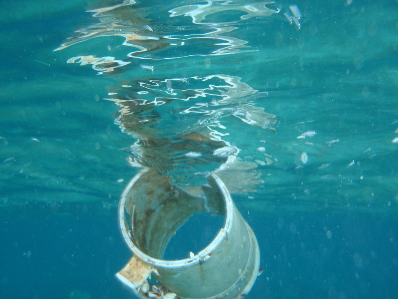 全球塑膠製品數量驚人,多數最後仍流入大海中。(Photo by Heath Al-seike on Flicker under Creative Commons license)