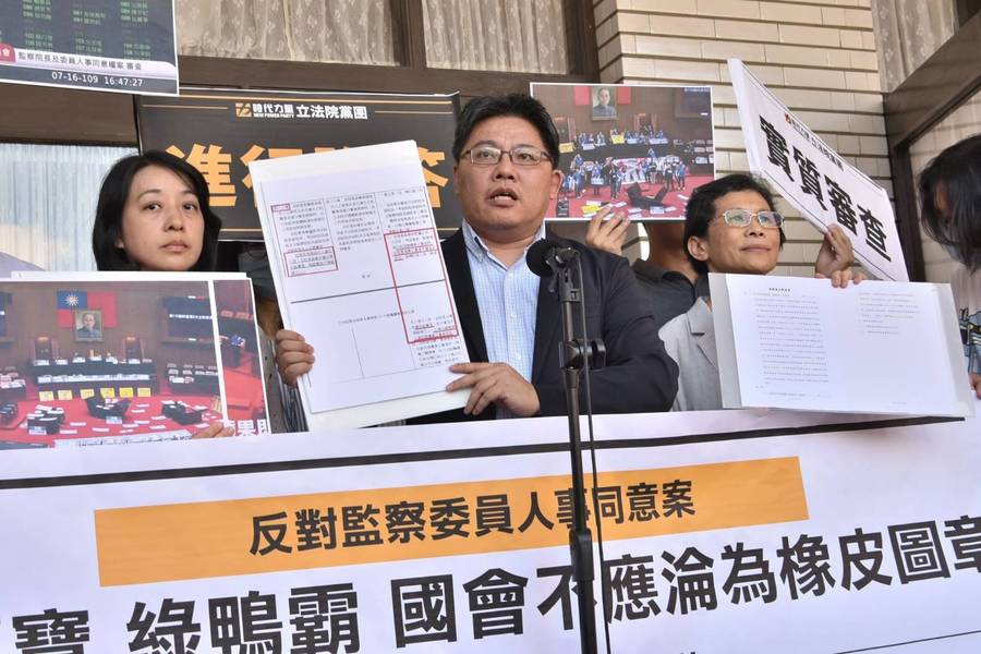 針對民進黨17日在行使監委同意權有不在場投票、未經審查而表決等爭議,在野黨們都希望提出釋憲,但尚未形成共識。圖中為邱顯智(Photo from 時代力量)
