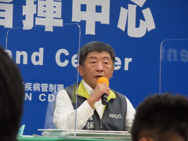 中央疫情指揮中心指揮官陳時中5日表示,即刻起8大場合務必戴口罩,也宣佈日本恢復隔離檢疫14天。(photo by 施凱文/台灣醒報)
