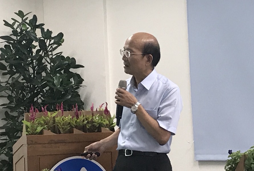 林左祥表示,廚餘回收可以用來當作豬飼料、製成堆肥或發電,以達成循環經濟的目標。(photo by 臧品安/台灣醒報)