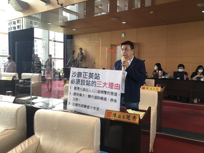 台中市交通局提出捷運藍線綜合規劃專案報告,但不分黨派議員都對設站規劃表達不滿,要求變更設站地點、均衡區域發展。(photo by 劉東皋/台灣醒報)