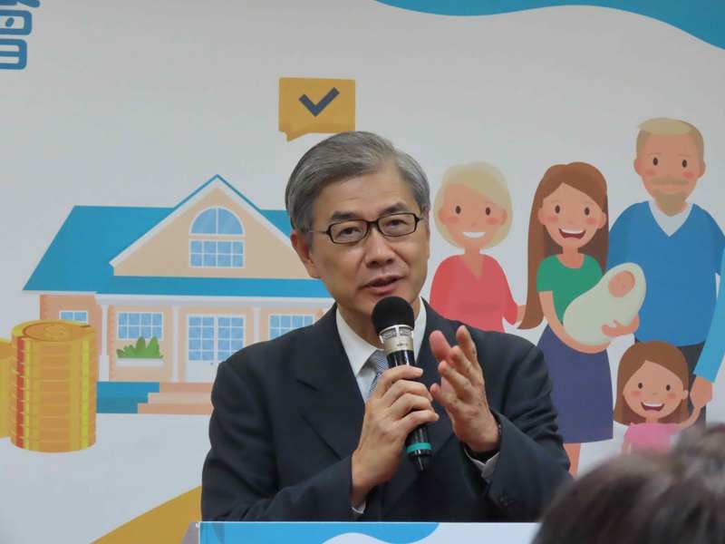 金管會主委黃天牧25日出席信託研討會,他表示,信託觀念應該人人要有,並不是有錢人的專利。(photo by施凱文/台灣醒報)