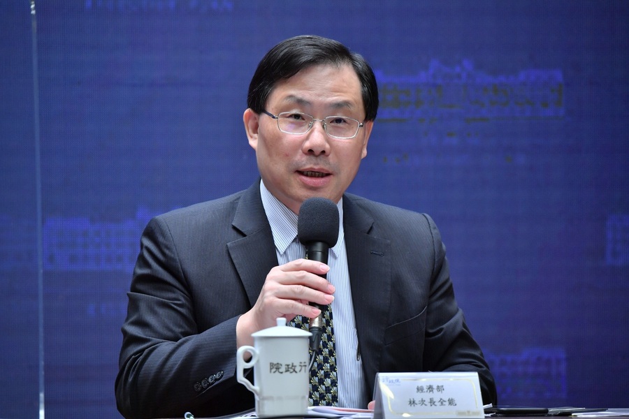 經濟部次長曾文生表示,中資來台投資不只《大陸地區人民來台投資許可辦法》管制,要如何修法還需要再討論。(行政院提供)