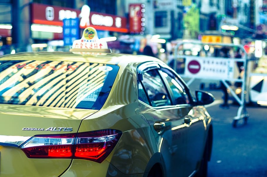 台灣計程車學院協會攜手Uber等業界夥伴,19日將啟動線上教育訓練課程「司機神救星」推廣計劃。(photo by Pxfuel)