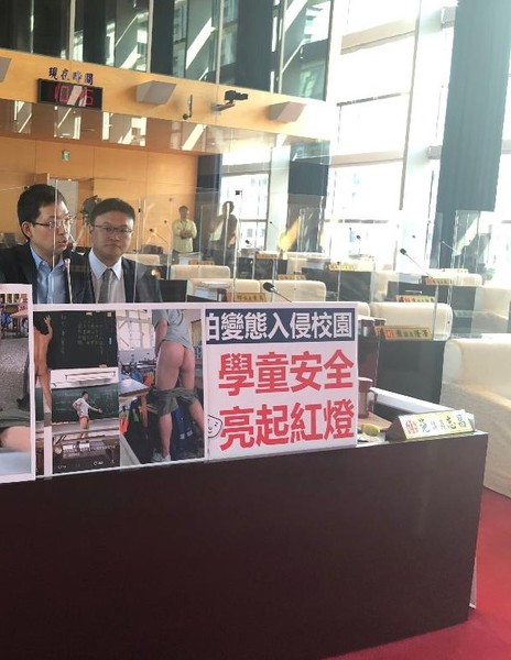台中校園出現色情狂?引發家長憂心校園安全疑慮。民進黨多位市議員聯合質詢,要求警察局與教育局調查揪出危害校園安寧與安全者。(photo by 劉東皋/台灣醒報)