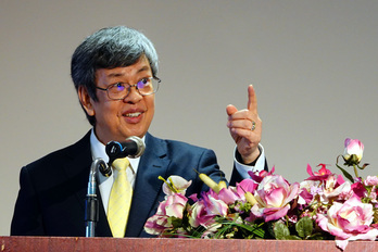 前副總統陳建仁(資料畫面)致詞時強調,透過展會交流分享台灣成功模式,才能保持國際競爭力。(photo by 中央社)