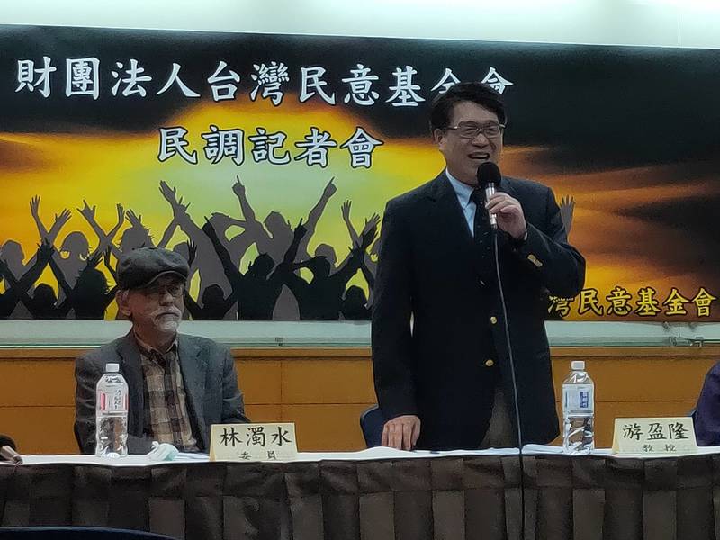 台灣民意基金會董事長游盈隆(右)認為,開放萊豬是蔡政府最大敗筆,而前立委林濁水認為是蔡總統身兼黨主席。(Photo by 呂翔禾/台灣醒報)