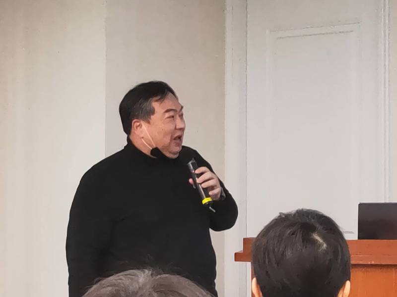 北醫醫學資訊研究所特聘教授李友專建議政府加速發展遠距醫療。(Photo by 呂翔禾/台灣醒報)