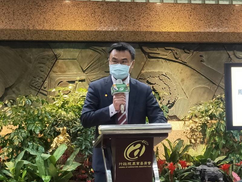 農委會主委陳吉仲召開記者會,對外說明因應中國禁止我國鳳梨出口的作為。(Photo by 呂翔禾/台灣醒報)