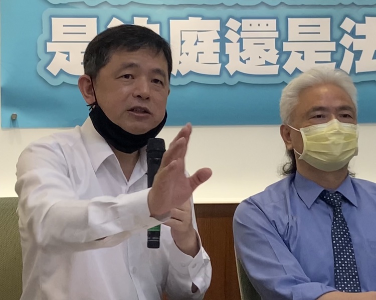 鄭文龍說,現行國民法官制備受擔憂的權威效應,已在模擬庭中浮現。(Photo by 林志怡/台灣醒報)
